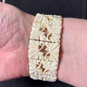 Hand carved Animal Bone stretch bracelet